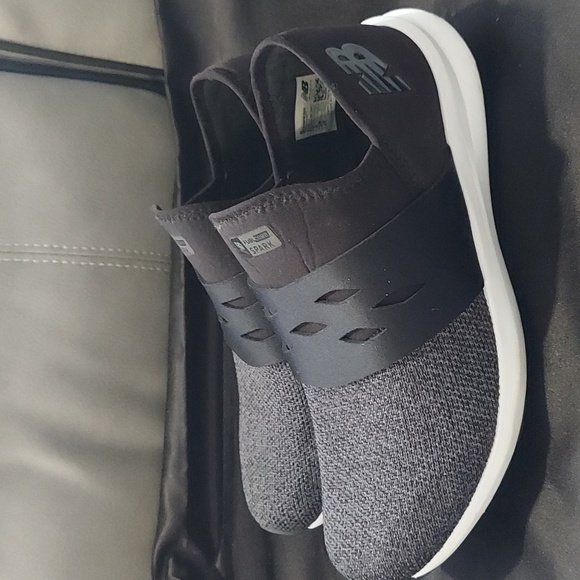 New Balance Unisex Black and Gray Sneakers Slip On - Picture 9 of 11